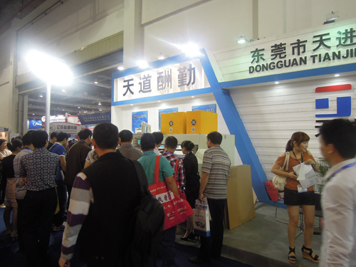 2012年展會上人海濟濟